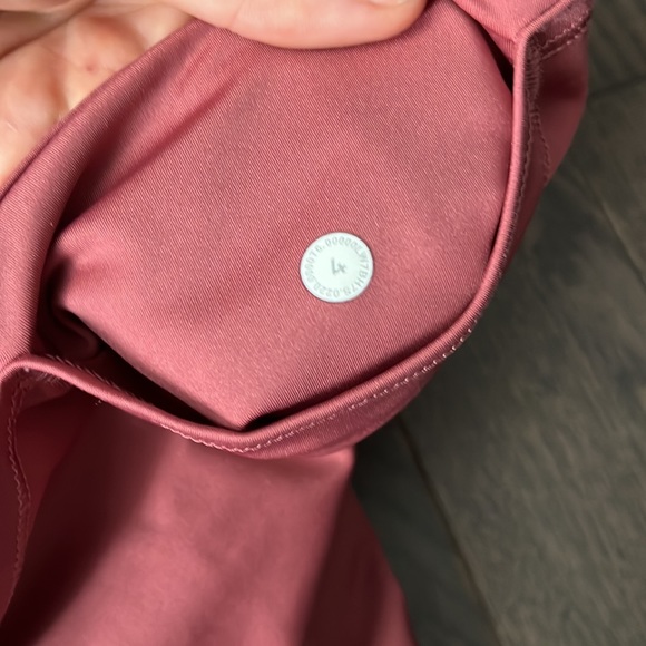 Fast and free 8” short with pockets - Picture 2 of 2